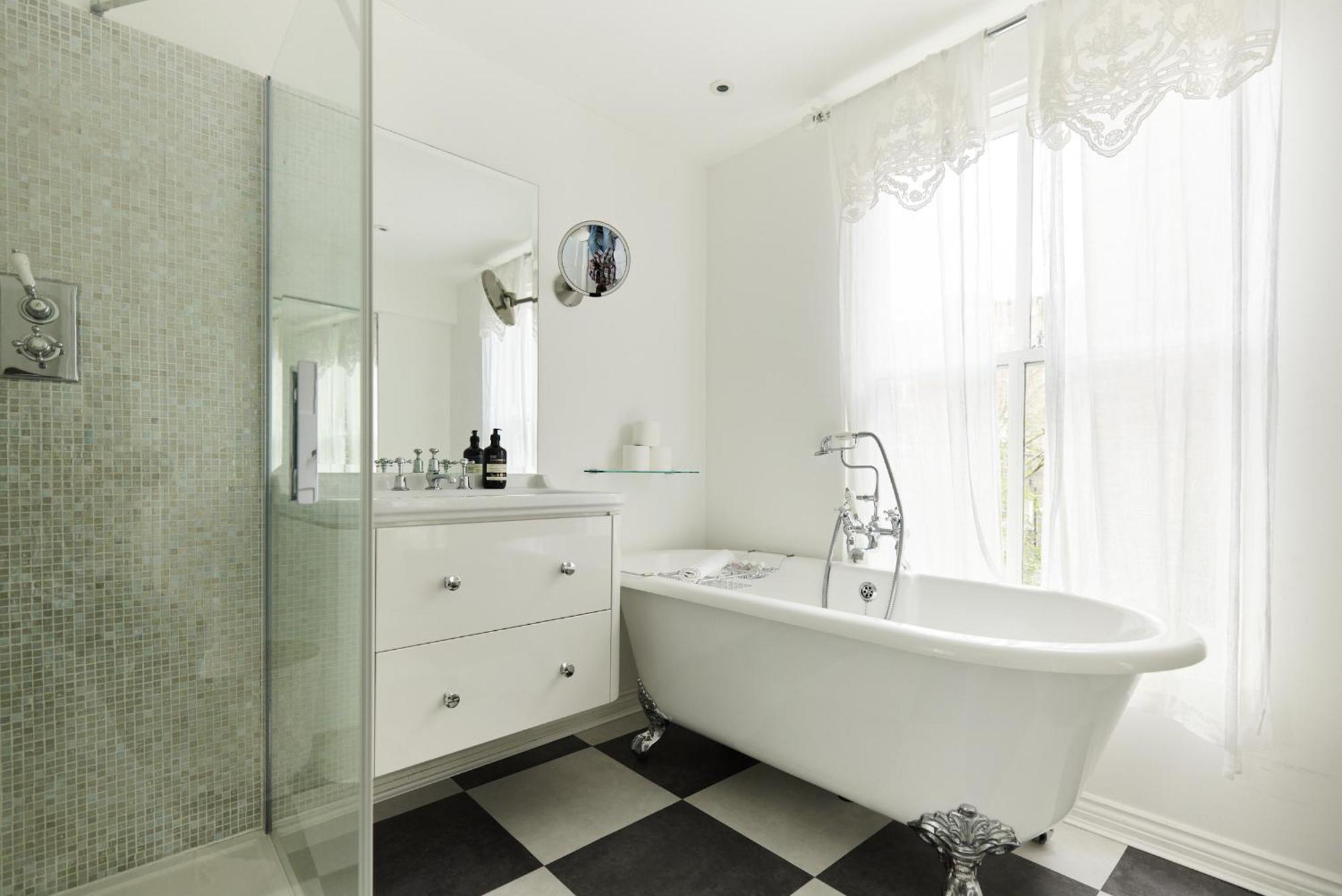 The Designers Suite Kensington - Stylish 1Bdr Flat Лондон Екстериор снимка